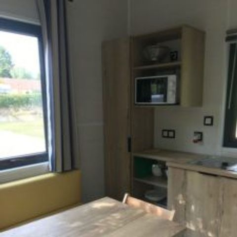 UNIEKE ACCOMMODATIE 2 personen - 16-Tiny House 17m2 (2bed - 1/4 pers.) + Jaccuzzi + opgemaakte bedden + handdoek + drankkit + TV + airconditioning - prijs voor 2 personen