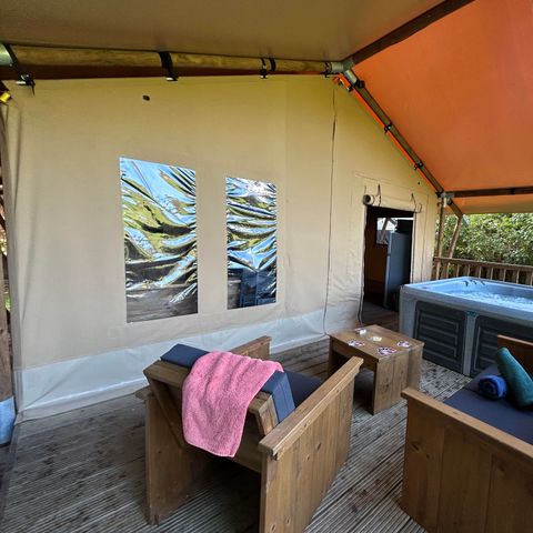 Safaritent 2 personen - 19-Tente safari XXL Deluxe pilotis 50m2 (3ch - 2/7 pers.) +Spa Air+Opgemaakte bedden+handdoeken+drankjes - prijs voor 2 personen