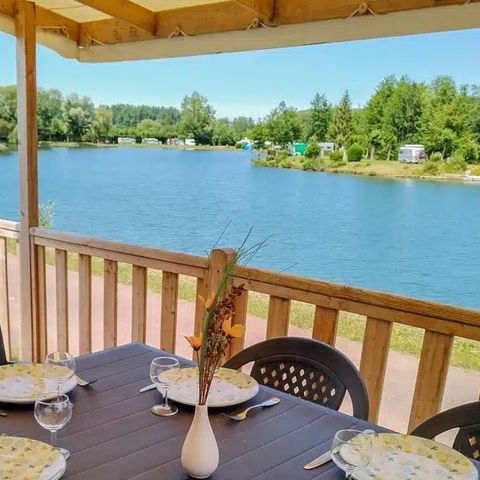 Stacaravan 4 personen - Confort Bord d'Etang TV - 2 slaapkamers + terras