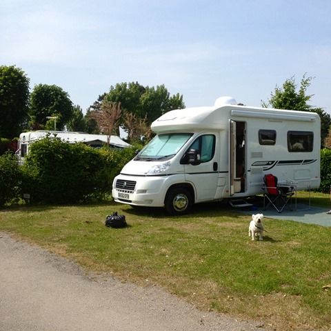 STAANPLAATS - Kampeerplaats auto/caravan