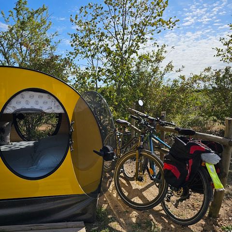 tent 2 personen - Gezellig leven. 1 tweepersoonsbed in een ei!