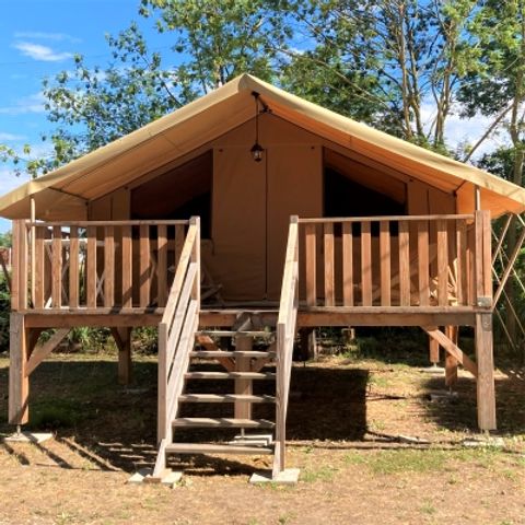 Safaritent 5 personen - 2-slaapkamer Pilotis tent. Aankomst 16.00 uur Vertrek 10.00 uur. Max