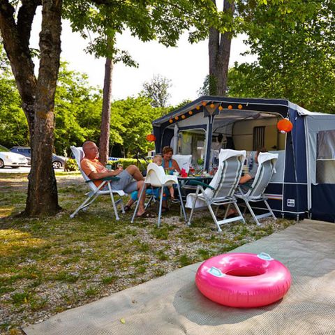STAANPLAATS - Standplaats voor caravan / camper of tent + auto