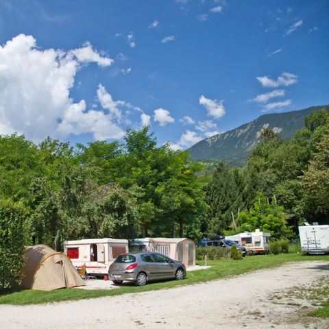 Kampeerplaats - GRAND CONFORT PACKAGE (tent/caravan of camper, 10A elektriciteit + water)