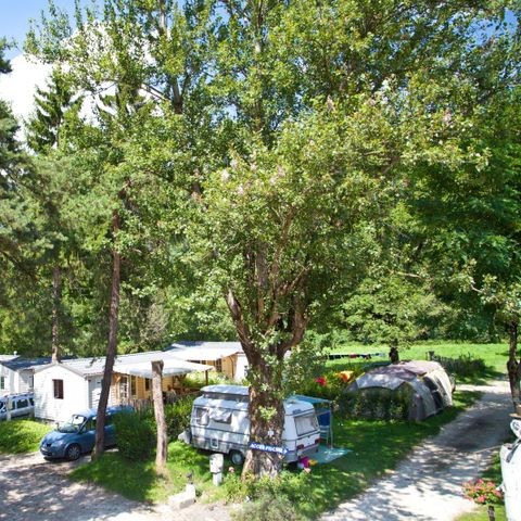 Kampeerplaats - GRAND CONFORT PACKAGE (tent/caravan of camper, 10A elektriciteit + water)