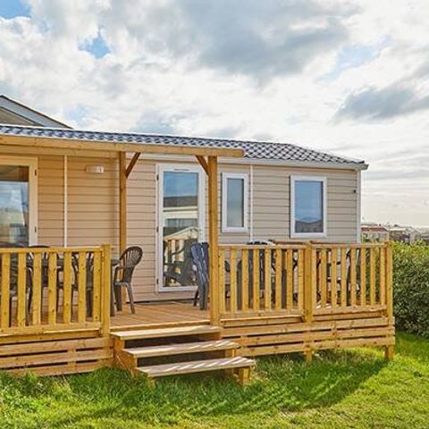 Stacaravan 6 personen - Comfort | 2 slaapkamers | 6 slaapplaatsen | Halfoverdekt terras | 1 badkamer | Airconditioning