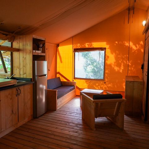 Safaritent 6 personen - incl. sanitair aan het meer