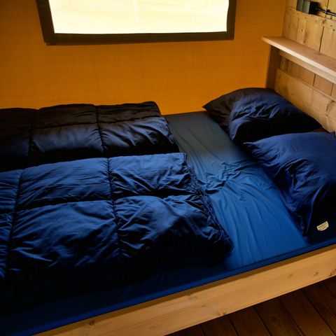Safaritent 4 personen - incl. sanitair aan het meer