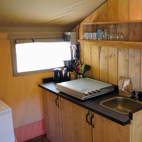 Safaritent 5 personen - incl. sanitair aan het meer