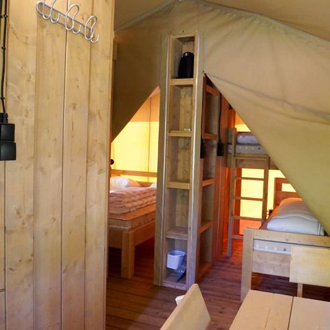 Safaritent 5 personen - incl. sanitair aan het meer