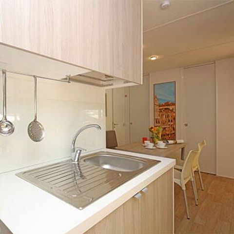 Stacaravan 4 personen - Mobile-home | Comfort | 2 Slaapkamers | 4 Pers. | Verhoogd terras | Airconditioning.