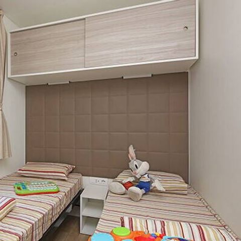 Stacaravan 4 personen - Mobile-home | Comfort | 2 Slaapkamers | 4 Pers. | Verhoogd terras | Airconditioning.