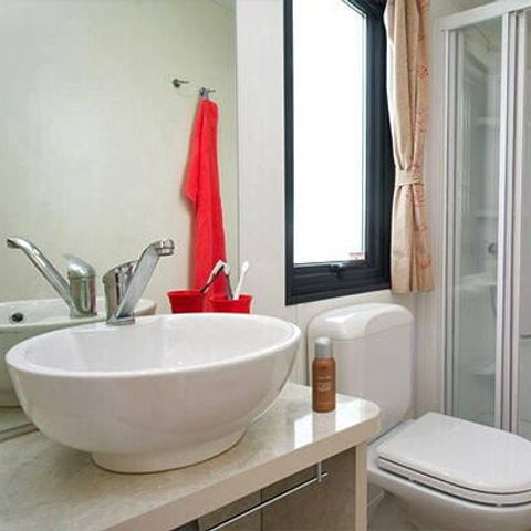 Stacaravan 6 personen - Mobile-home | Comfort | 2 Slaapkamers | 4/6 Pers. | Verhoogd terras | Airconditioning.