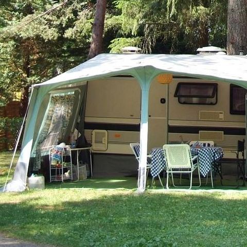 STAANPLAATS - Comfort standplaats 80m² - 10A