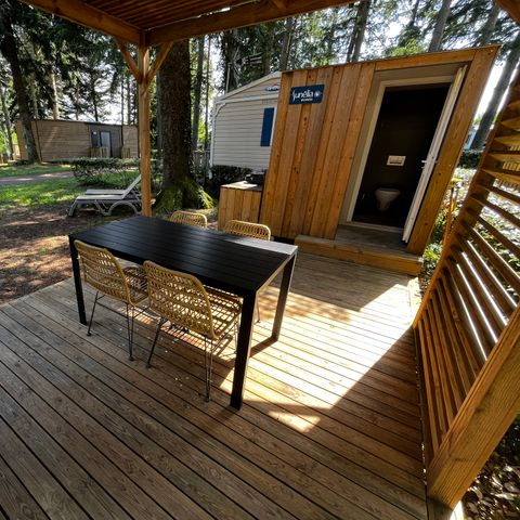 STAANPLAATS - Kampeerplaats Luxe Plus - Individueel sanitair + Terras