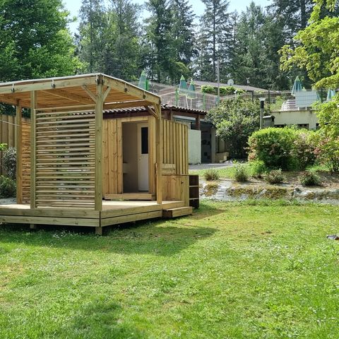 STAANPLAATS - Kampeerplaats Luxe Plus - Individueel sanitair + Terras