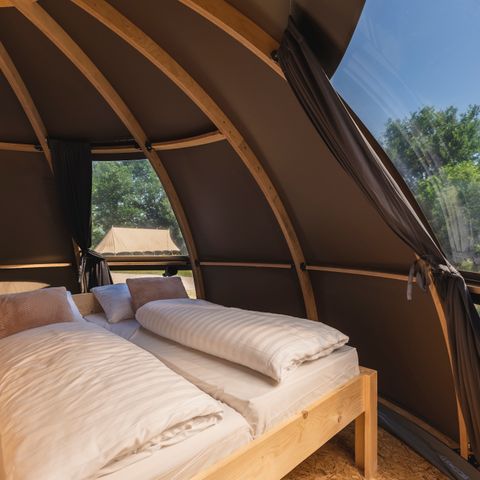 tent 4 personen - Riverdome met privé sanitair en hottub