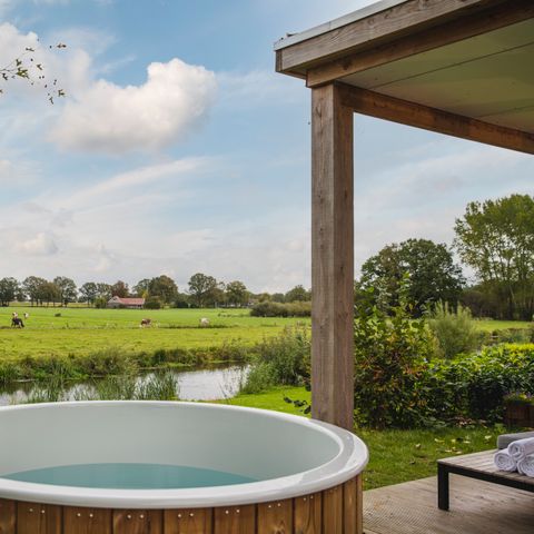 Bungalow 2 personen - River Lodge 'Wellnesshuus' met bubbeltub, sauna, ligbad en sunshower