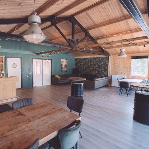 UNIEKE ACCOMMODATIE 24 personen - Groepsruimte het Strandhuis + 6 Tiny Houses (24 personen)
