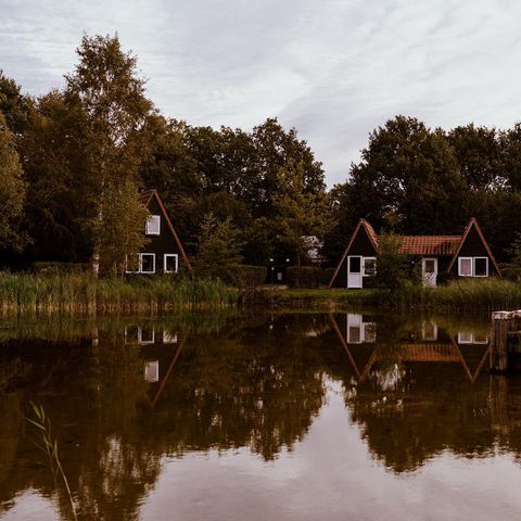 VAKANTIEHUIS 48 personen - Groepsverblijf Kapschuur + 8 vissershuisjes (48 personen)