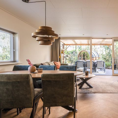 Bungalow 6 personen - Bos Eco met Hottub en Sauna