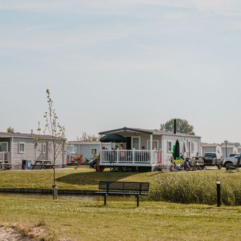 Stacaravan 4 personen - met terras aan het water