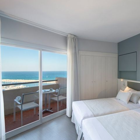 Hotelkamer 2 personen - Room Superior Airconditioning & Seaview