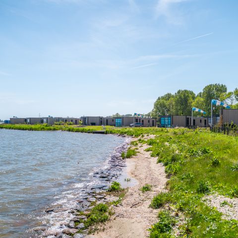 STAANPLAATS - Comfort aan het water