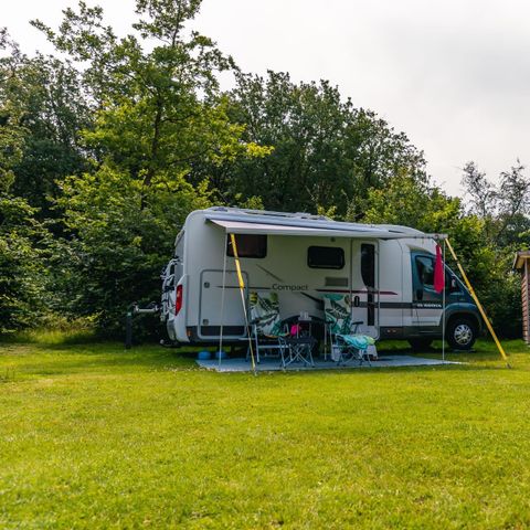 STAANPLAATS - Comfort privésanitair