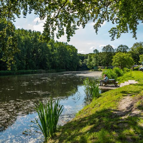 STAANPLAATS - Camperplaats Comfort L aan het water