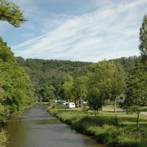 STAANPLAATS - Comfort aan het water