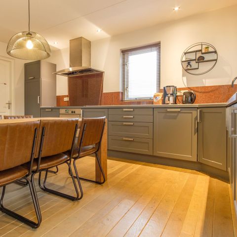 VAKANTIEHUIS 10 personen - Familiehuis Rheeze met jacuzzi