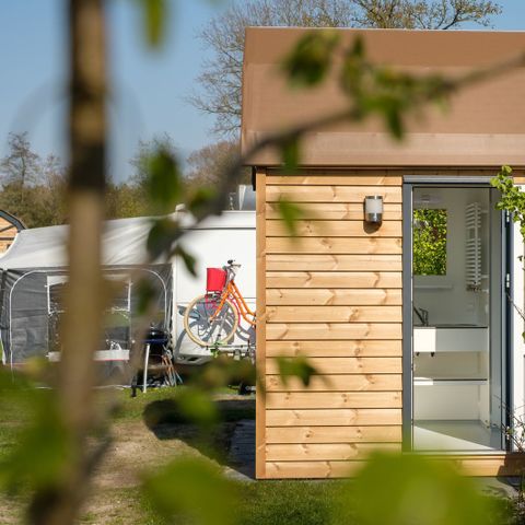 Tent 6 personen - De Waard Tunneltent met privé sanitair
