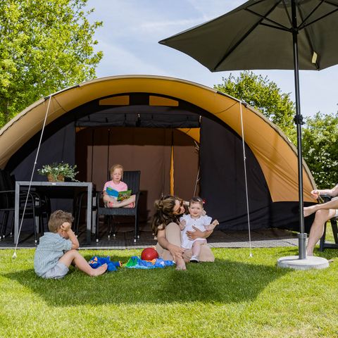 Tent 6 personen - De Waard Tunneltent met privé sanitair