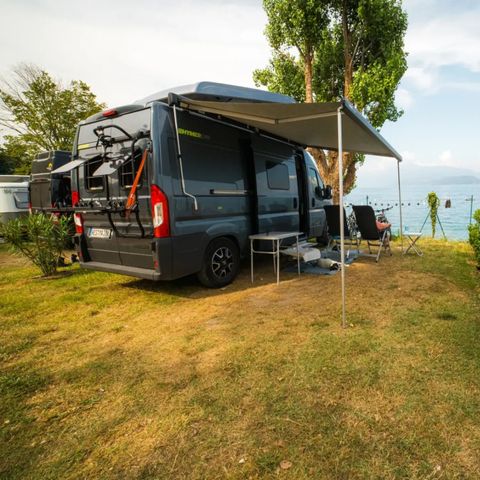 Kampeerplaats - Standplaats met uitzicht op het meer 60 m²
