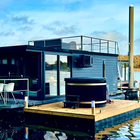 Lodge 6 personen - Houseboat met XL Hottub & Dakterras