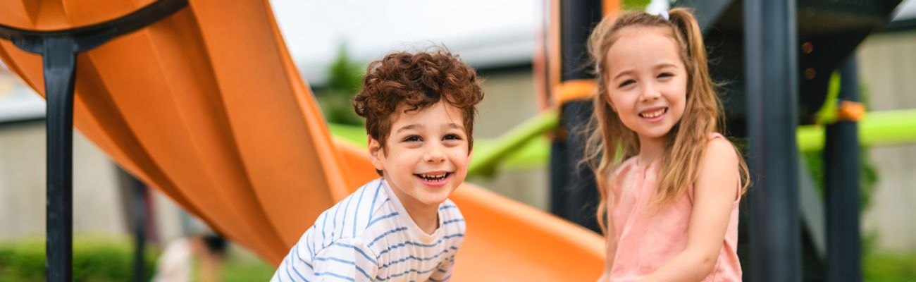 Kinderen in de speeltuin