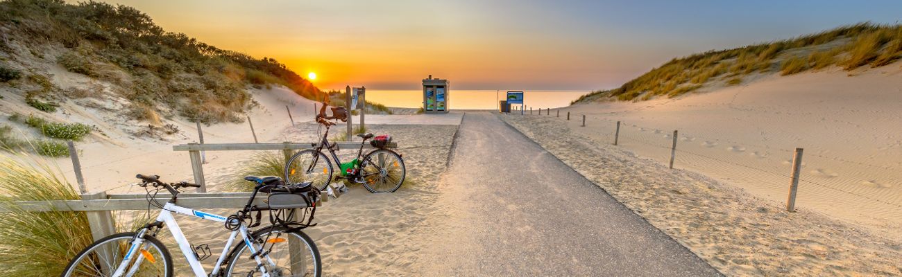 Fietsen op het strand